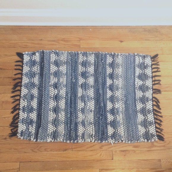Vintage Other - Boho blue and white patterned rug (~2.8 ft. length x 1.8 ft. width)